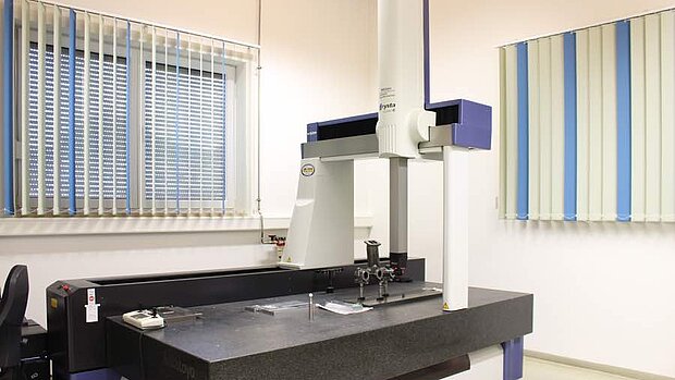 Mitutoyo Crysta APEX C9208 – Gebrüder Motor CNC Zerspanungs GmbH